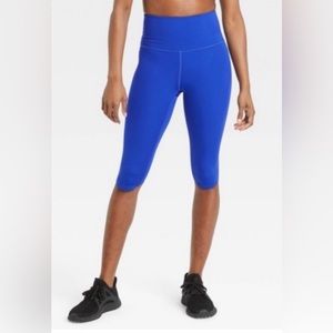 NWT ALL IN MOTION Sculpt Ultra High Rise Capri Leggings
